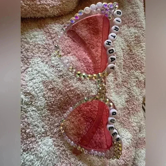 Birthday Queen glasses with black case - Picture 2 of 6